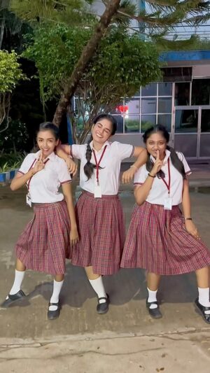 RK Dhanusha Instagram - Bosss ‘uh Naaan Dhaneyyy 😎🔥💃🏻
.
#dance #school #girls #shoot #fun #kkk