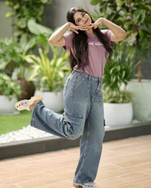 RK Dhanusha Instagram - Love Yourself 🖤✨
Be yourself 🫶🏿

Click by 📸 @storiesbyman 💗

#happygirl #happyme #loveyourself #liveyourlifetothefullest #rkd #rkdhanusha4t #rkdhanusha4t🖤 #rkdhanusha