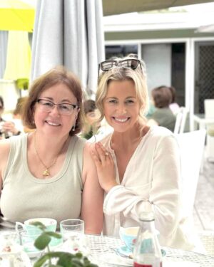 Rachael Carpani Instagram - Happy Birthday to my beautiful, intelligent, amazing Mama 💗💗💗 Huge Birthday hugs and kisses from everyone Today!! 💕💕💕💕
*
*
#happybirthday @gaelmarycarpani 
Love you to the moon and back 😘😘😘