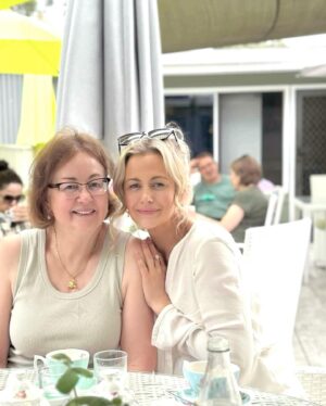 Rachael Carpani Instagram - Happy Birthday to my beautiful, intelligent, amazing Mama 💗💗💗 Huge Birthday hugs and kisses from everyone Today!! 💕💕💕💕
*
*
#happybirthday @gaelmarycarpani 
Love you to the moon and back 😘😘😘