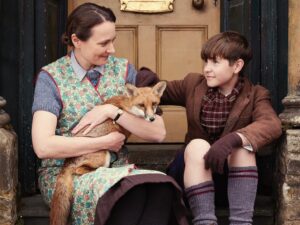 Rachel Shenton Instagram - Christmas at Skeldale House is full of surprises 🎄 As Jimmy celebrates his first birthday, Mrs. Hall faces unexpected challenges and a special connection with an abandoned fox cub 🦊 Meanwhile, Tristan’s royal mission takes an amusing turn and James and Helen deal with family tensions 👀
 
📺 All Creatures Great and Small: Christmas Special, Monday 9pm
 
#AllCreaturesGreatAndSmall #Channel5 #NicholasRalph #AnnaMadeley #SamuelWest #CallumWoodhouse #RachelShenton #PatriciaHodge