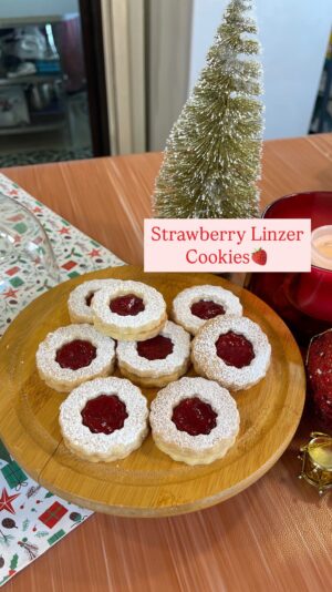 Rakhee Vaswani Instagram - Bringing a burst of sweetness to your Christmas season with these Strawberry Linzer cookies!🥰🍓

Comment ‘🍓’ for the recipe!

(Linzer cookies, cookies recipe, strawberry, christmas, easy recipe, quick recipe, recipe, christmas, food)

#chefrakheevaswani #palateculinarystudio #palateculinaryacademy #linzercookies #easycooking #easycookies #cookiesrecipe #recipe #recipeforyou #christmas #christmasrecipes