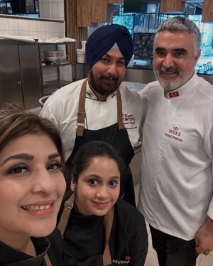 Rakhee Vaswani Instagram - Throwback to an incredible bread-making session at @ireks.bakingcrew 😍🥨 Majorly missing it!🥹

@eurofoodsindia @chefsssanmeet1 @husnu_atamann 

(Bread Making,IREKS ,Turkey ,EuroFoods, breads, baking, baking vibes, travel, work, throwback)

#chefrakheevaswani #tbt #throwback #throwbackthursday #turkey #turkey🇹🇷 #explorepage #fyp #fypシ #fypage