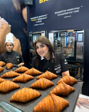Rakhee Vaswani Instagram - Day 1 at Bakery Biz’24 was a total vibe! 🔥 Live demos in @unoxovens were lit, and my 2 masterclasses? Absolute slay👩‍🍳✨

Who’s pulling up today? Let me know in the comments—don’t miss the action! 💯

#chefrakheevaswani #unox #unoxovens
#unoxindia #explorepage #masterclass #bakerybiz #bakerybiz2024 #explore #fyp #fyp #jioworldconventioncentre #day1 #dump 

@unoxlounge.mumbai @unox_india @ranjeevksinha
@jioworldconventioncentre @hrulichan
@nrastogi07 @chefadil_unoxindia @bakeryandhorecabusiness @unoxmiddleeast @palateculinary