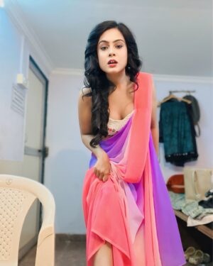 Rani Pari Instagram - Just a girl in love with her saree🙂‍↔️

#saree #sareelove #girl #shoot #shootpic #onset #shooting #bollywood #heroine #actress #model #printshoot #instagram #photography #explore #exploremore #weareoneexo #desflopforfcs #instagood #likesforlike #liker #instalike #follow4followback #followmeto #following #star #queen #pari #cute #extensaodecilios