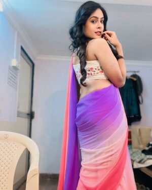 Rani Pari Instagram - Just a girl in love with her saree🙂‍↔️

#saree #sareelove #girl #shoot #shootpic #onset #shooting #bollywood #heroine #actress #model #printshoot #instagram #photography #explore #exploremore #weareoneexo #desflopforfcs #instagood #likesforlike #liker #instalike #follow4followback #followmeto #following #star #queen #pari #cute #extensaodecilios
