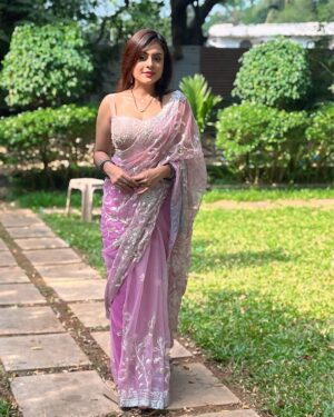 Rani Pari Instagram - On set #shoot 

#photo #pink #saree #printshoot #explore #five #shooting #shootmode #reels #photography #photoshoot #instapet #instagood #instapost #post #explorepage #follow #followers #like #liketime #comments #star #actresslife #actress🎬