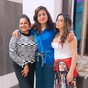 Rani Pari Instagram - 2days hectic shoot...finally packup moments with my hoties ullala @iampari.23 @neelam5758 @jonitaluv2711 #instagood #instagram #instalike #instadaily #instamood #instafashion #actress #model #actresslife #insta #shooting #moment