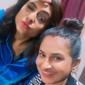 Rani Pari Instagram - 2days hectic shoot...finally packup moments with my hoties ullala @iampari.23 @neelam5758 @jonitaluv2711 #instagood #instagram #instalike #instadaily #instamood #instafashion #actress #model #actresslife #insta #shooting #moment
