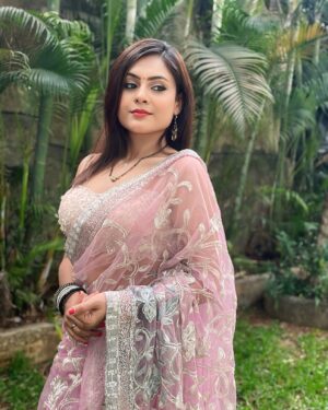 Rani Pari Instagram - On set #shoot 

#photo #pink #saree #printshoot #explore #five #shooting #shootmode #reels #photography #photoshoot #instapet #instagood #instapost #post #explorepage #follow #followers #like #liketime #comments #star #actresslife #actress🎬