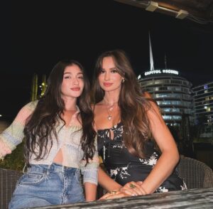 Raquel Castro Instagram - wherever the wind blows 🦋