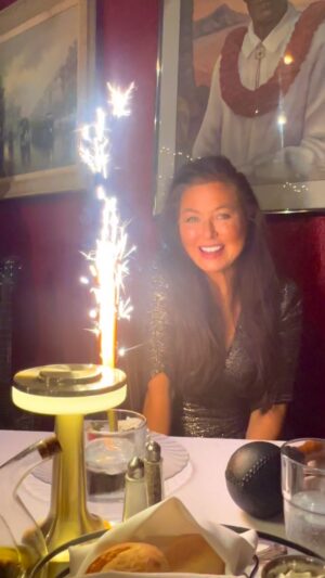 Rebecca Grant Instagram - HBD to me 🎈🎂🍾🎈🎈
It’s Birthday WEEK so I’m still #celebrating everywhere I go 🤣🥂🥳
Here’s to another year of #laughter, #love and #kindness! #Life just keeps getting better the wiser I get 😉👵🏼😂
If you follow me drop me a #hbd or #happybirthday I read all of these and would #LOVE to hear from you 🥰🎉🥳 
#comment4comment #comment 
Love my #ig #family #birthdaygirl #birthdaycake #sagittarius #rebeccagrant #lifestyleblogger #explore #explorepage #celebration 🎊🎉🎈❤️🍾🎂🎈🎈🎈🎈🎈