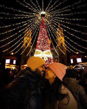 Rebecca Roy Instagram - BUDAPEST 🇭🇺 christmas markets ☑️

Feeling all the festive vibes and so thrilled to be in Budapest during the Christmas season! 

Travel by @gtholidays.in 

#chennaiinfluencer #coupletravel #christmasspirit #christmasmarket #budapest #winterholiday #coupleinfluencer #travelphotography #budapesthungary #christmas2024