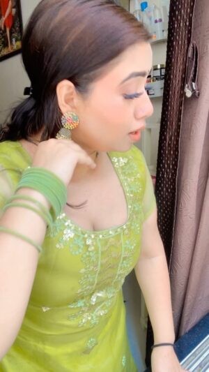 Rekha Mona Instagram - ❤️all I need from you all 🌎#bollywoodsongs