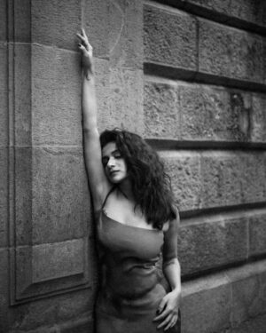 Resham Shrivardhan Instagram - Pictures by @gauravhingne ♥️

#photographs #bnw #bnwmood