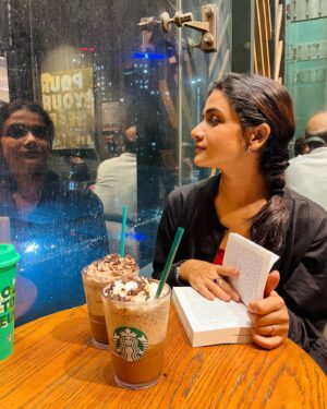 Resham Shrivardhan Instagram - Smile, an ever lasting smile :) 
A smile can bring you near to me ♥️

📷 @malayaa._.malayaa 

#malaya #coffee #bestcompany