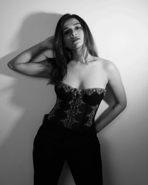 Resham Shrivardhan Instagram - Swipe left for true colors 🤍
@united.colour