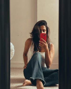 Resham Shrivardhan Instagram - I don’t know what makes me like this picture🍬

Xoxo💋

#white #denim #mirror #selfie