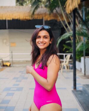 Resham Shrivardhan Instagram - 28 and left no crumbs ☀️
Happy birthday Raysham :) 🏖️🌊💟

#worththewait #smilingandhappy #myturn