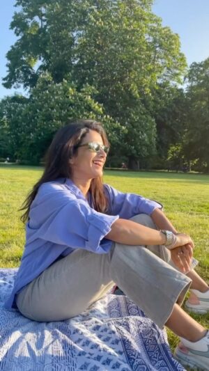Resham Shrivardhan Instagram - Channelizing my inner Aisha. 
Except I will not meddle in your love life. 
Or mine. 
Shit. Ok bye.
Hope you like the sun shinin on yo girl🙃🤗♥️

#sunoaisha #tumsanahogakoi