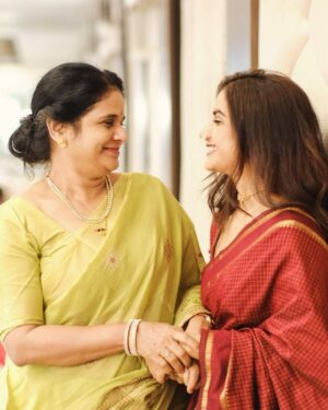 Resham Shrivardhan Instagram - Every friend of mine who has had the chance of meeting you , to this day whenever they meet me , NEVER forget to ask, “Aunty kaisi hain Resham? Unse kehna puchha unke baare mein..”
You know what that means maa ? That you in some way or the other stayed in their minds.. and I’ll tell you why?
Because your kindness and warmth are inescapable.. 
You make one feel safe… and that’s a flex :)
My life has literally always been full of “Your mum is very kind, really sweet Resham” 
I will never be able to describe in words how nice I feel to hear that …
Thank you :)
You are the whole reason behind my smile on a dark day… 
Words become reality is what they say… so here’s me saying- You and I are together in all our lives… happy and smiling and rich and at peace… together… always… you are my biggest blessing… love you maa…
HAPPY BIRTHDAY 🎂 ♥️ Sukheeeee raha 🥹😚🧿🌸