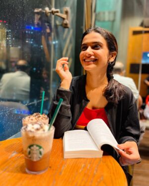Resham Shrivardhan Instagram - Smile, an ever lasting smile :) 
A smile can bring you near to me ♥️

📷 @malayaa._.malayaa 

#malaya #coffee #bestcompany