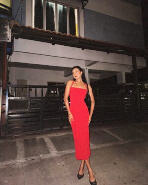 Rida Tharana Instagram - Red affair ✨✨
1st red dress : @kostume_county 
2nd : @aireblu_ 
3rd : @therok.force