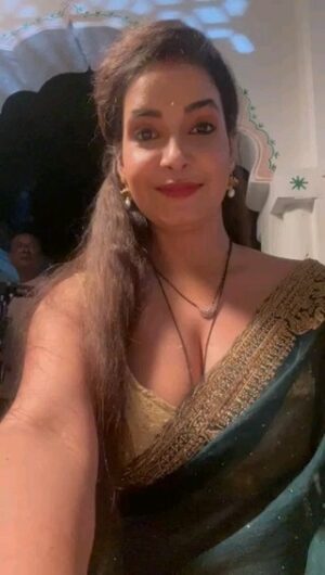Ridhima Tiwari Instagram - Loved this Version of Aap ki ankhon main kuch song by @chandanjofficial 

👀