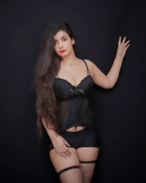 Ridhima Tiwari Instagram - I'm on my marquise diamonds 💎
I'm a marquise diamond 💎
Could even make that Tiffany jealous 😍😈

#goodforyou #toogoodforyou