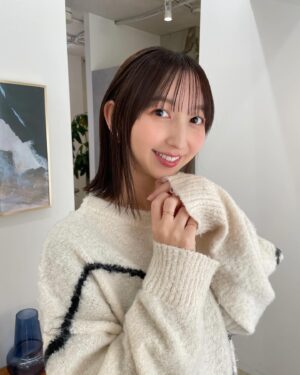 Riho Iida Instagram - 2024年ラストヘアーメンテナンス🪮🤍

今年も一年ありがとうございました✨
@yasugi_eriko 

🧶@the_yon_official