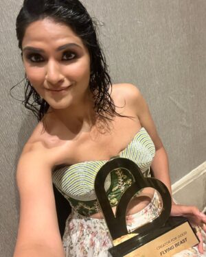 Ritu Rathee Instagram - A night to remember.
Thank you @feminaindia @mamaearth.in 

Designer: @the_simsstudio 
Stylist: @thestylefinesse 
MUA: @gurleenkaurpannu_mua 
Hair: @hairbykhushimehta