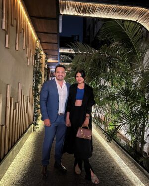 Ritu Rathee Instagram - Aaj bhi date nights are the best nights.
Highly recommended for couples with kids…. 😜😎 #flyingbeast #pilotvlogger #pilotmother👩🏻‍✈️❤️✈️