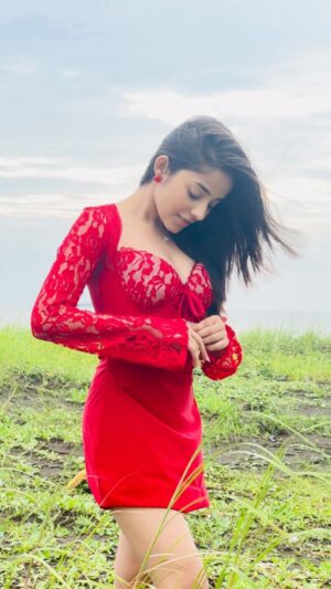 Riya Verma Instagram - Beqarar karke hamen yun na jaiye