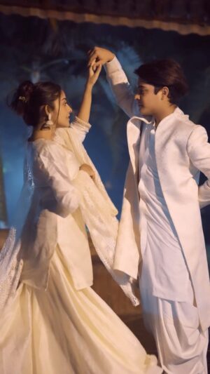 Riya Verma Instagram - Kahani suno 2.0🎶

Tag your best friend 🏷️

🎥: @srujan0624 

#reels #trending #kahanisuno #explore #fyp 
#yogeshians