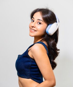 Riya Verma Instagram - Gamer Girl or Actor? Why not both? 🤷‍♀️ 
Kuch din penle I started doing live streams on youtube just as hobby, learning to play games and having a lot of fun with you guys. This is a appreciation post for all the people who take out time to join the streams, Love you ❤️

#explorepage #viral #trending #bachugang #gamer #gamergirls