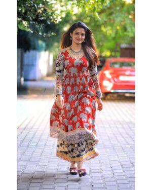 Roopa Koduvayur Instagram - In the city that smells of coffee and the coast 
Wearing @aanyasriboutique ❤️

.
.

.
.
.

.

.

.
.
.

.
.
.
.
.
.
.
.
#chennai #natural #potraits #kalamkari #ethnic #ethnicwear #roopakoduvayur