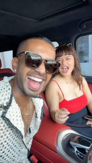 Rowhi Rai Instagram - Arey mazak tha baby.. ye toh pehla ajuba hai 😅
.
.
#kaptainching #funnyvideo #gwagon #mercedesbenz