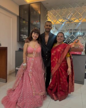 Rowhi Rai Instagram - Diwali with Fav people 🪔🥰
