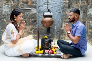 Rutuja Jadhav Instagram - चरण मंदिर तक पहुँचते है, आचरण और आत्मा महादेव तक..🔱📿🙇‍♀️🌸