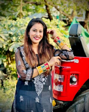 Rutuja Jadhav Instagram - स्वतःवर प्रेम करायला लागल की सगळं जग सुंदर दिसतं…💞🥰✨

Beautiful Bangles from _ @trendyfashion_clothing