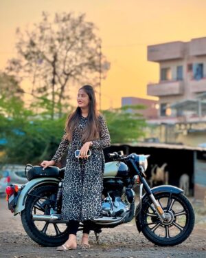 Rutuja Jadhav Instagram - Real is rare..😎fake is everywhere.😉✌🏻