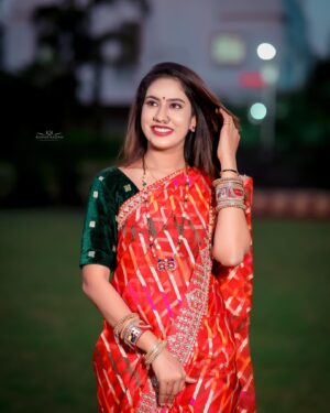 Rutuja Jadhav Instagram - ❤️‍🔥✨ Beautiful Bangles from @trendyfashion_clothing ♥️ Makeup- @renukamakeupartist