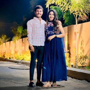 Rutuja Jadhav Instagram - तुला आयुष्यात मोठं होताना बघून खूप आनंद होतोय, खूप कौतुक वाटतं तुझं, तुझ्या यशाच्या वाटचालीत मी नेहमीच तुझ्या सोबत आहे, प्रत्येकाला अशा भक्कम आधारची गरज असते, माणूस एकटा कधीच यशस्वी होत नाही, त्याच्यासोबत असणारी माणसं, पाठीशी असलेली खंबीर साथ, यामुळे त्याला बळ मिळतं, तुझ्या आयुष्यातही तू जोडलेली अशी positive माणसं आहेत, तुझ्या स्वभावाने तू सगळ्यांच्या मनात द्रवळत असतोस नेहमी, अशीच मेहनत कर, आपला प्रवास खूप दूरचा आहे, आणि या प्रवासात तुझी सहप्रवासी नेहमी तुझ्यासोबत आहे. तू फक्त उंच भरारी घे….💗happiest birthday my LoVe…👑🔝🔥