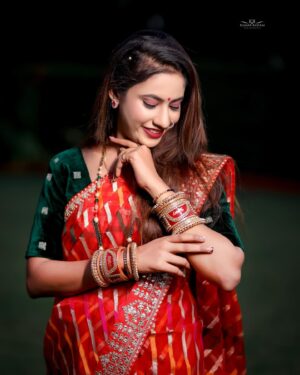 Rutuja Jadhav Instagram - ❤️‍🔥✨ Beautiful Bangles from @trendyfashion_clothing ♥️ Makeup- @renukamakeupartist