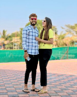 Rutuja Jadhav Instagram - निवडलेल्या व्यक्तीला खंबीरपणे साथ देणे हेच असतं खर प्रेम..♥️🫂*My King*♥️🌎👑