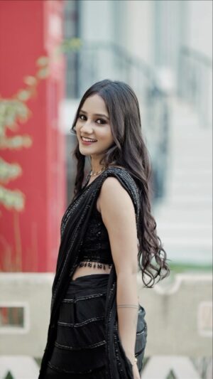 Sahana Shetty Instagram - I can’t get over how amazing this video turned out🫶

Credits: @naveenvcphotography 
Wearing: @classy_renthouse @classy.designerhouse 
Jewels: @classyrentaljewellery 

#sahanian #sahana_shetty