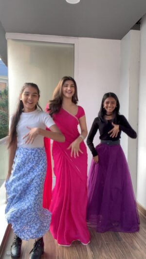 Sahasra Honey Instagram - Met this ANGEL @sreeleela14 😁💗💗
#OhMyBaby #GunturKaaram 
#GunturKaaramOnJan12th #MahashBabu #Sreeleela #Trivikram #thamans 
@urstrulymahesh @musicthaman