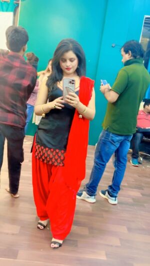 Samita Paul Instagram - Ek bar dekh lijiye mujhe 🔥🤗❤️😝