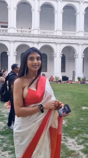 Sannati Mitra Instagram - You can call me fearless and brave teacher,
I always love experiment And get new experience as a example you can see front of public in Indian Museum and I’m not wearing blouse, Is this against Indian culture?