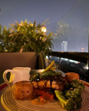 Sannati Mitra Instagram - After long time we had amazing time in a luxury place with some delicious food and wonderful view..